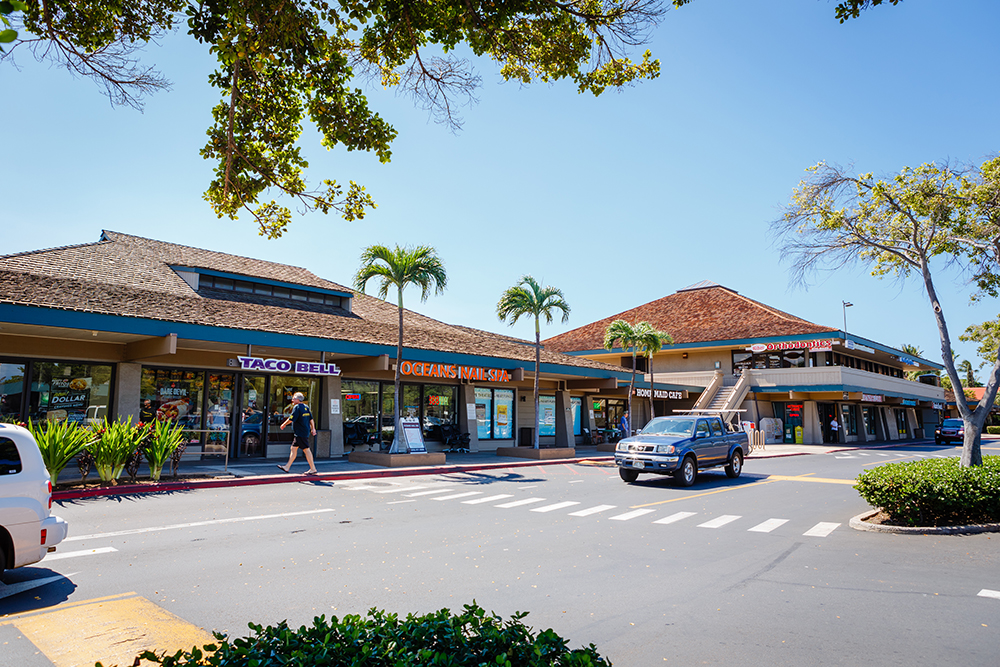 tourist shopping kihei